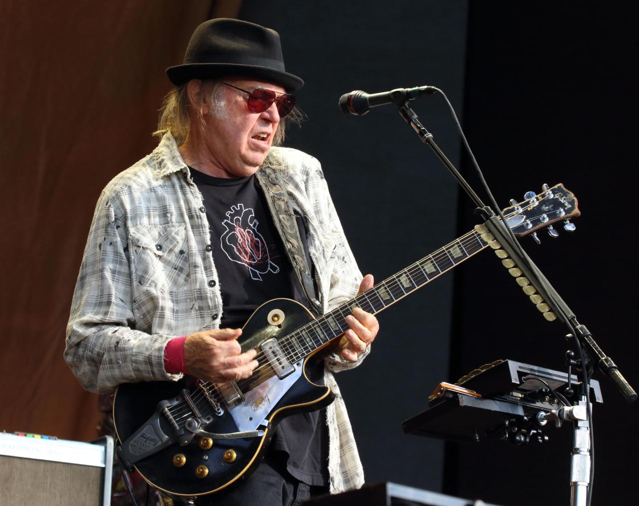 Neil Young lr